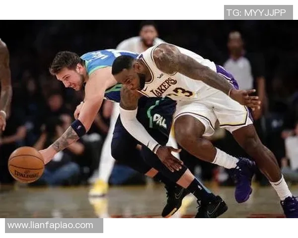 湖人对决热火精彩回顾11月19日比赛全场录像分析与亮点总结