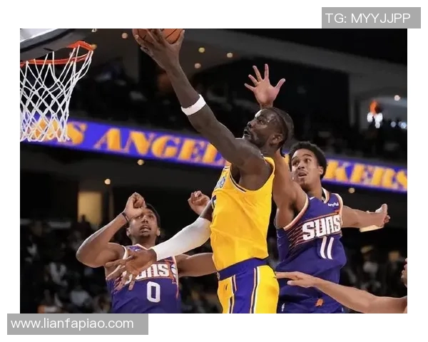 湖人对阵太阳全场精彩回顾与赛后分析带你重温激烈对决瞬间