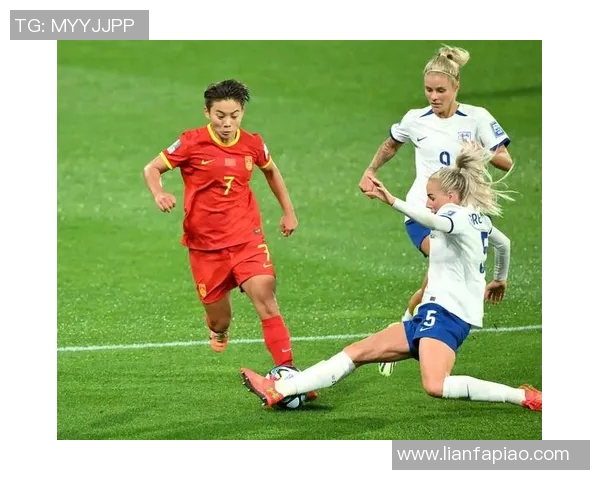 龟尾女足迎战华川队全力争胜展现女足风采与拼搏精神