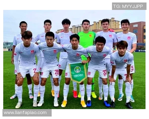 职业足球球员如何平衡竞技生涯与商业发展之路的挑战与机遇