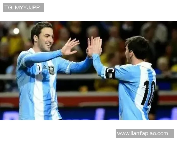 美国与巴拿马在美州杯的激烈对决引发球迷热议与期待