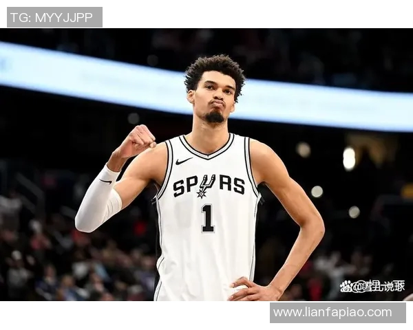 马刺与火箭激战三月七日NBA赛场精彩对决引发球迷热议