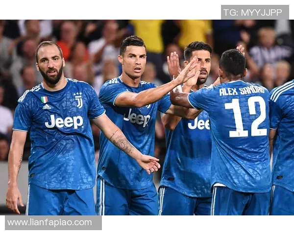 尤文图斯与马竞球衣对比分析展现球队文化与风格的独特魅力